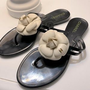 Authentic CHANEL flats flip flop size 6 black with cream flower. Size 37